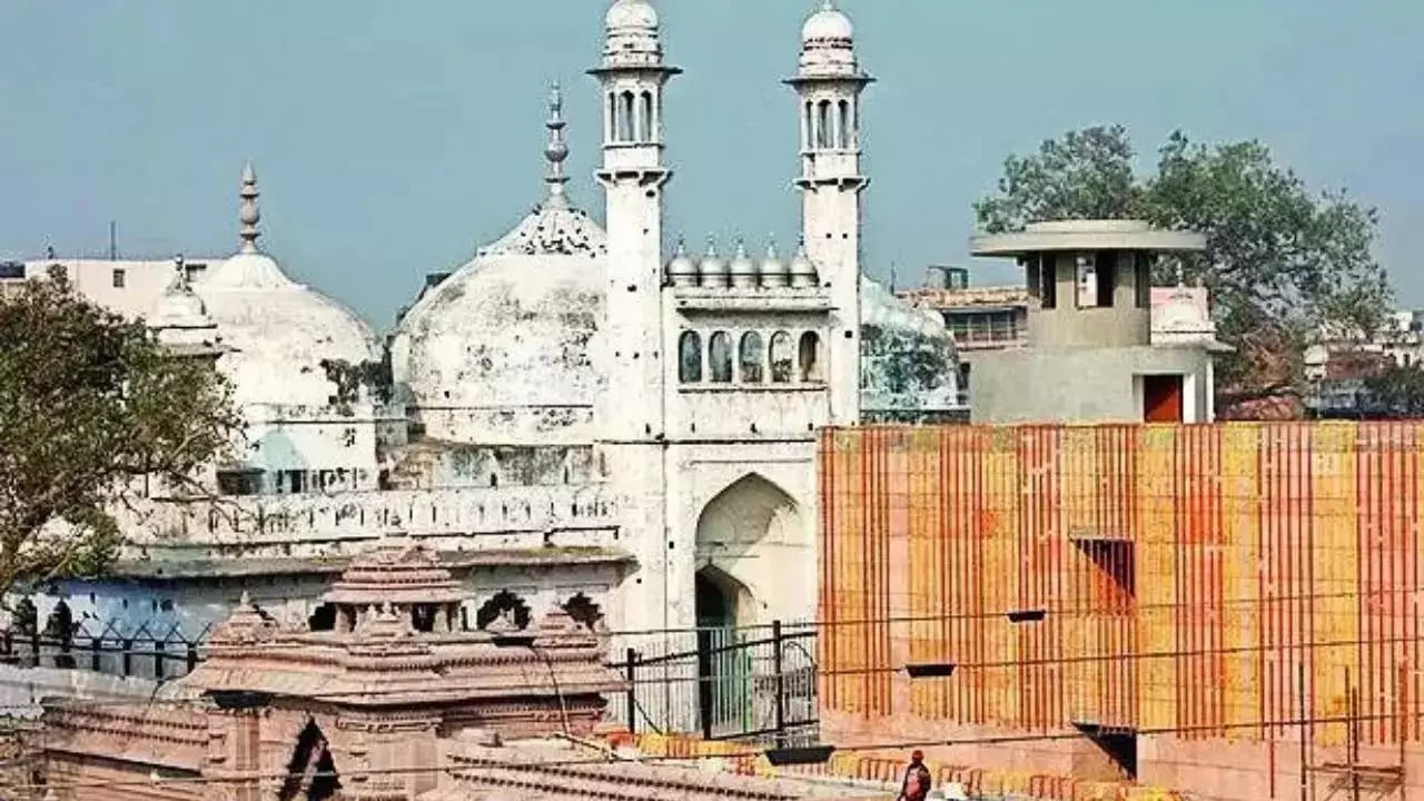Akbar-Aurangzeb expanded the mosque, informed ASI report Muslim party said…..