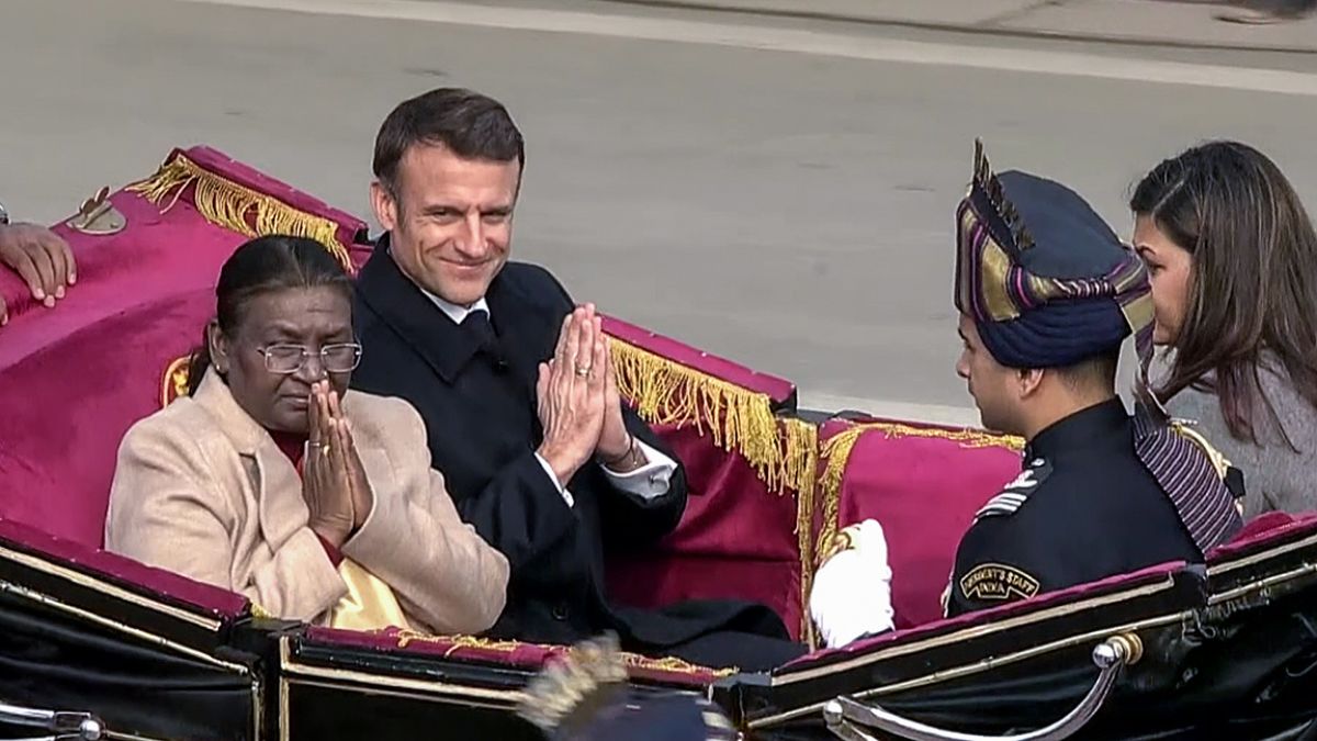 Emmanuel Macron arrives with President Murmu riding in a buggy, know the highlights