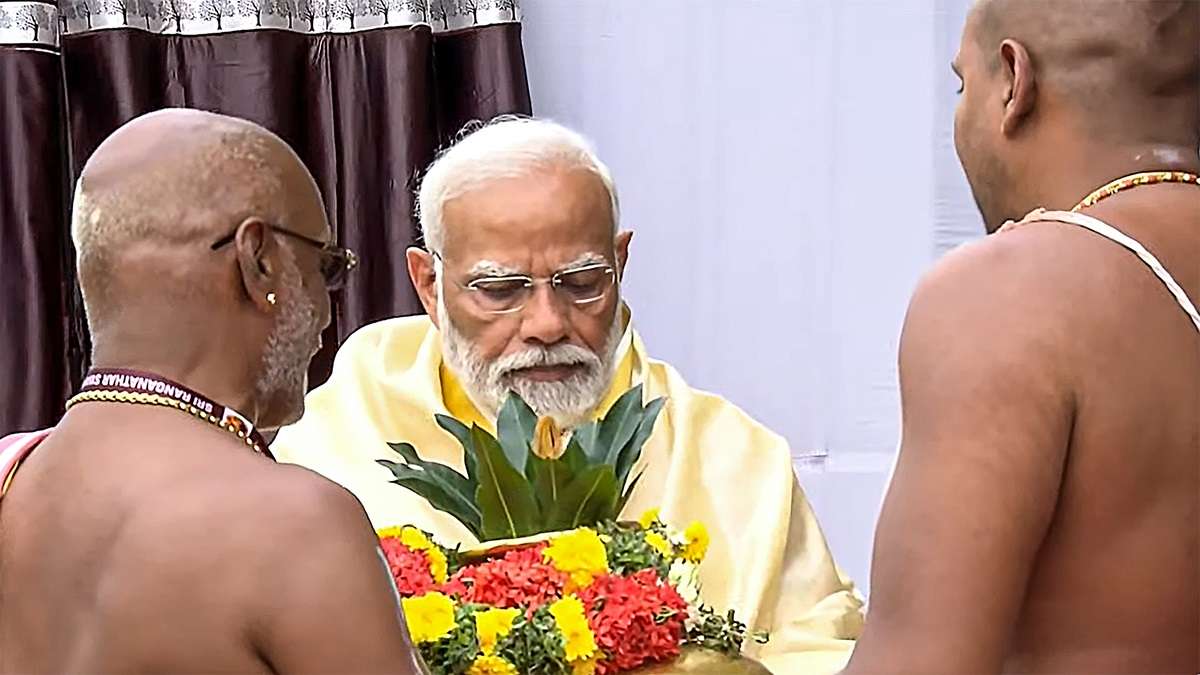Prime Minister Narendra Modi performed Kari Puja at the famous Sri Ranganathaswamy Temple, also recited songs from Kamba Ramayana