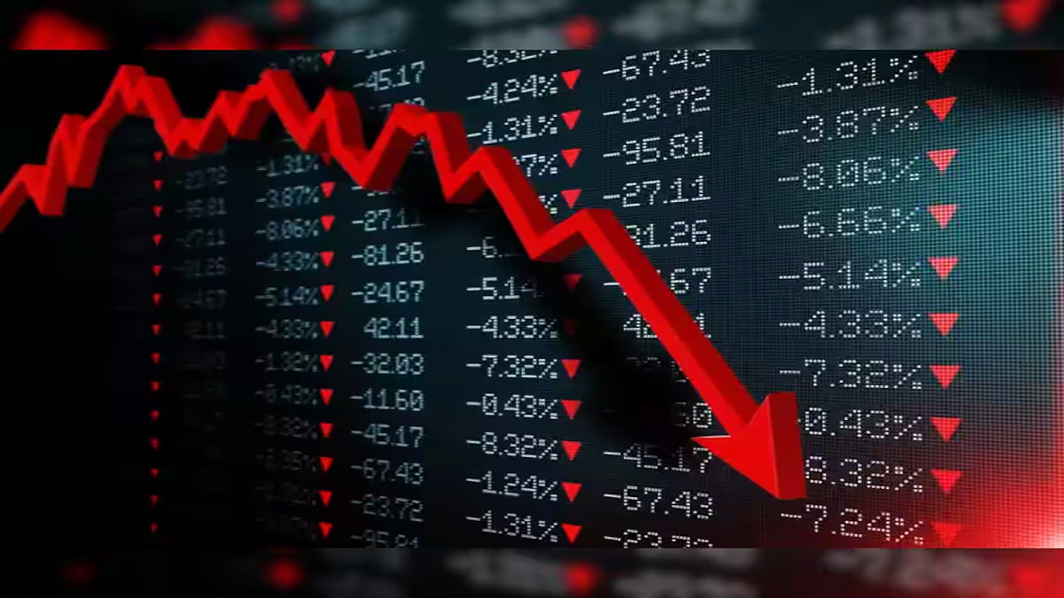 A big fall in the stock market; Sensex breaks 800 points, Nifty near 21700