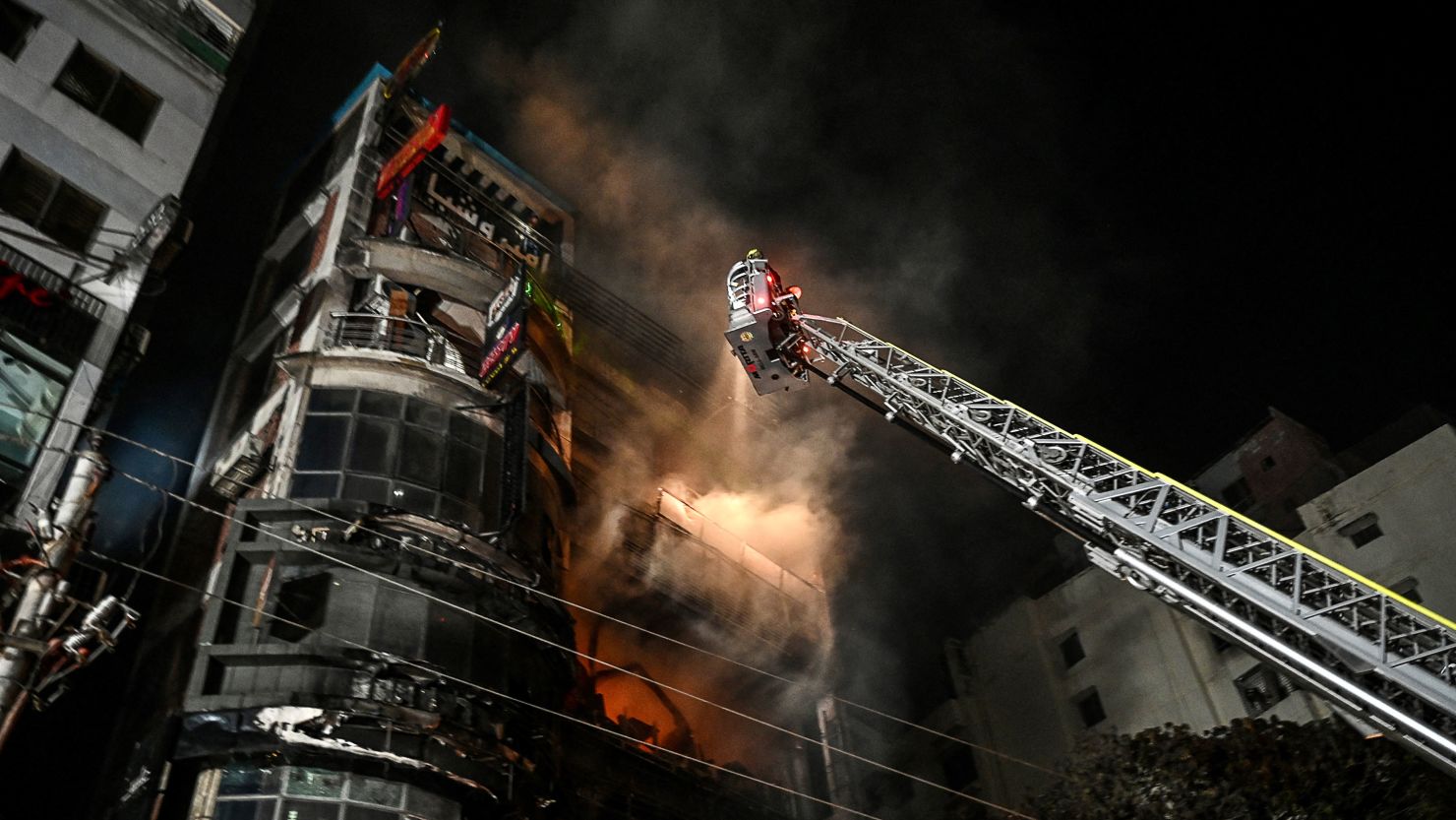 A terrible fire broke out in Bangladesh 43 people died