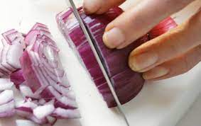 Chopping onions drips with irritation in your eyes Asunda, these tips are useful