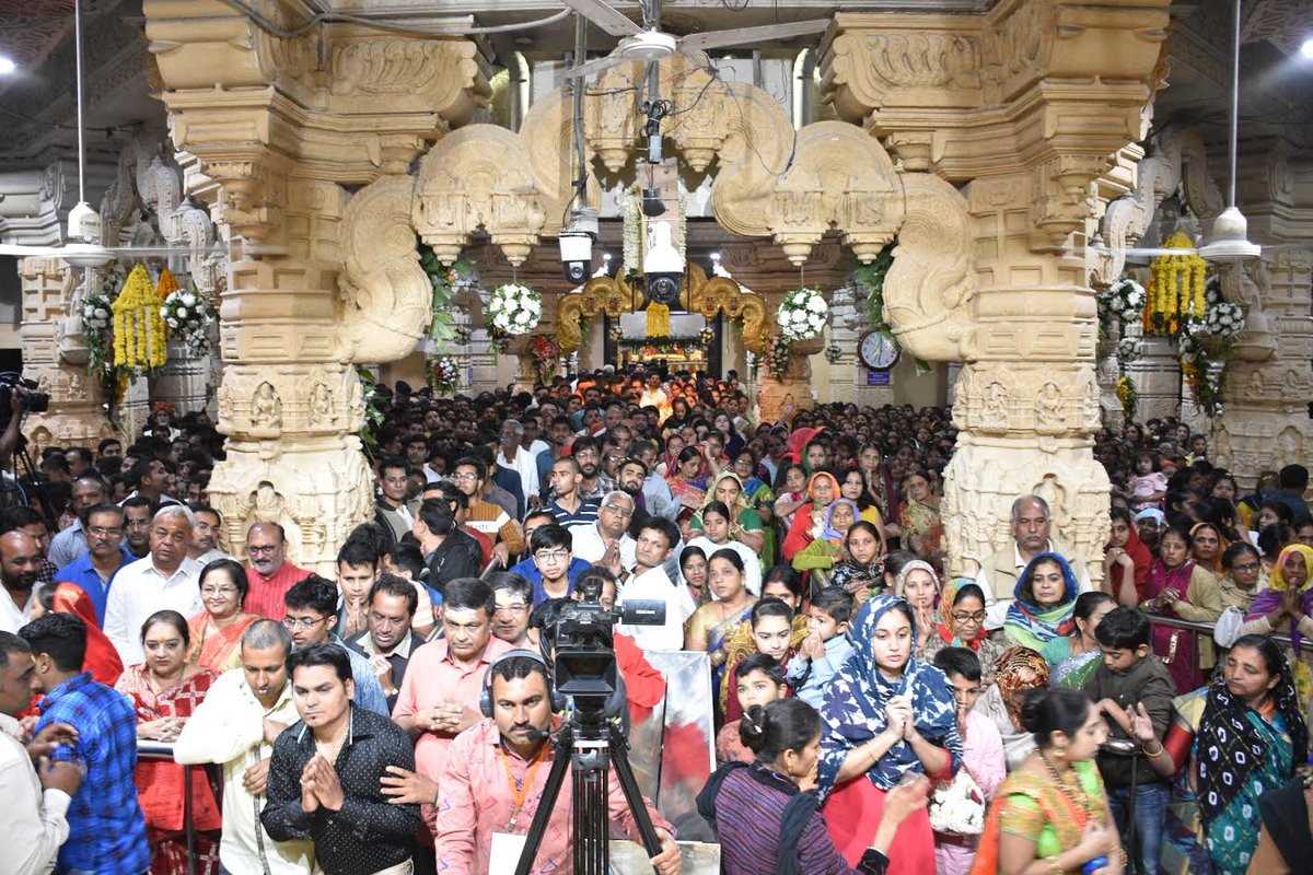 Devotees thronged the first Jyotirling Somnath Mahadev temple