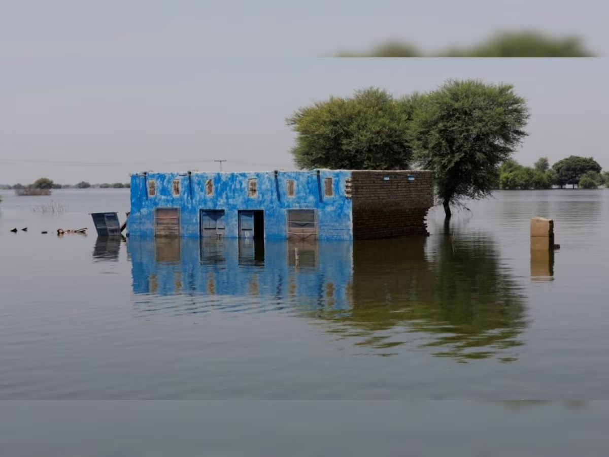 Floods wreaked havoc in Pakistan 37 people died 1