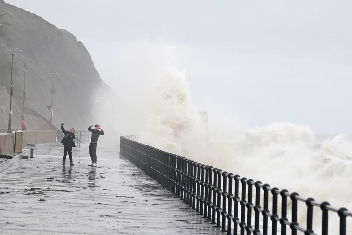 High waves and strong winds wreaked havoc on the sea coast in Spain 4 people standing on the shore died