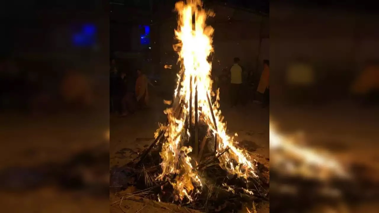 Offer These 5 Necessary Items in the Holika Dahan Fire Happiness and Prosperity Will Never Be Short