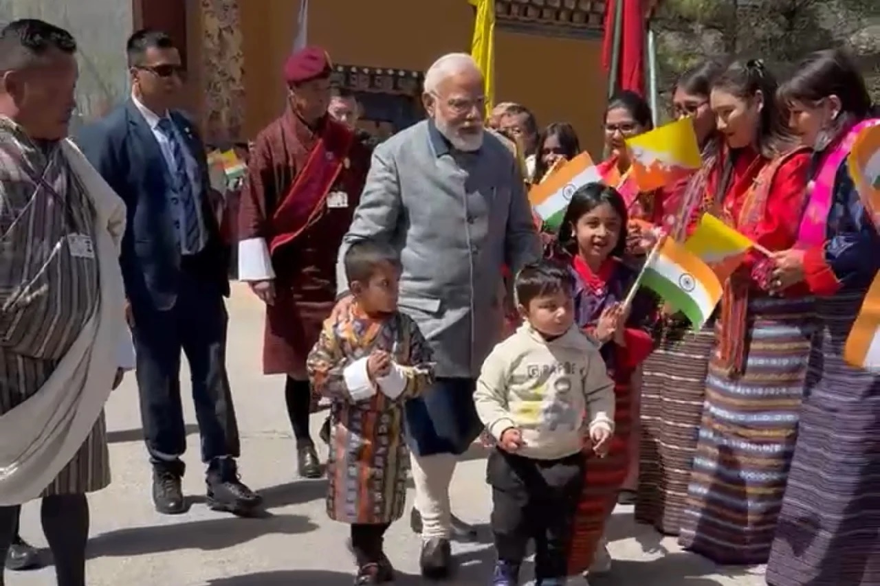 Seems like entire Bhutan is on the roads 45 km Modi.Modi . crowds throng to welcome PM