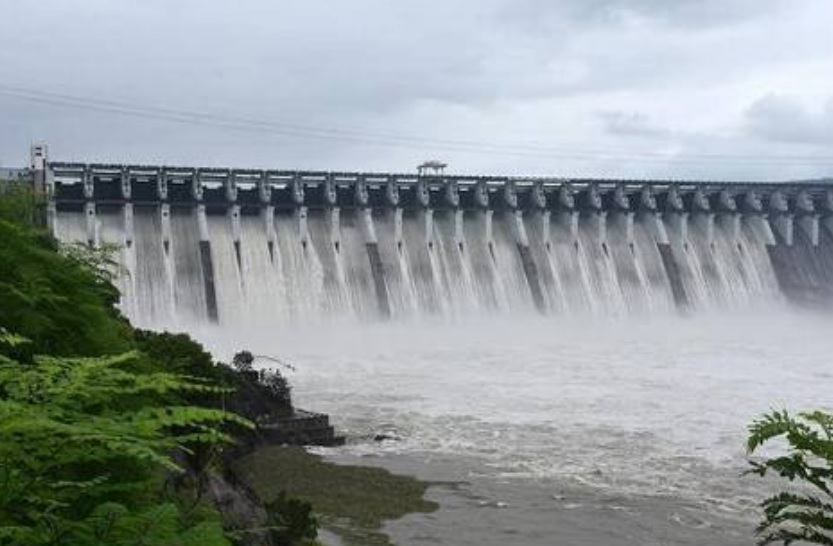 This special scheme will be built in 320 km on the banks of Narmada in Gujarat