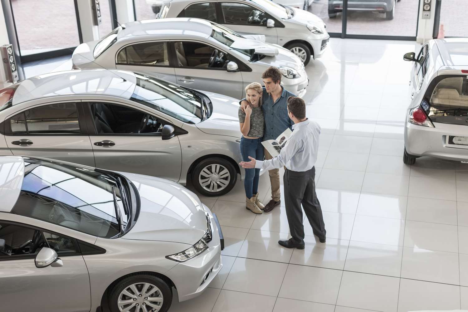 Pay special attention to these things before buying a new car, so you won't have to worry later.