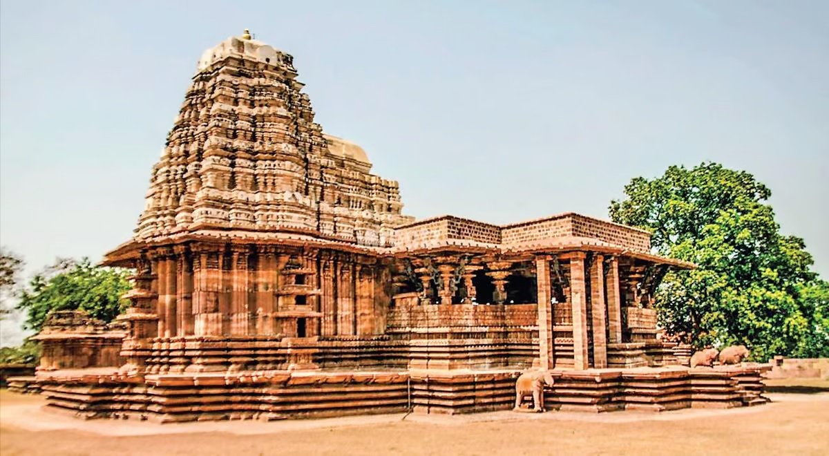 A wonderful and miraculous temple in India, the sound of music comes from the pillar