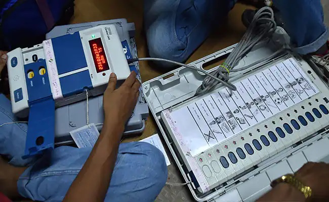 After the first randomisation EVMs will be handed over in the presence of nationally recognized political parties 03