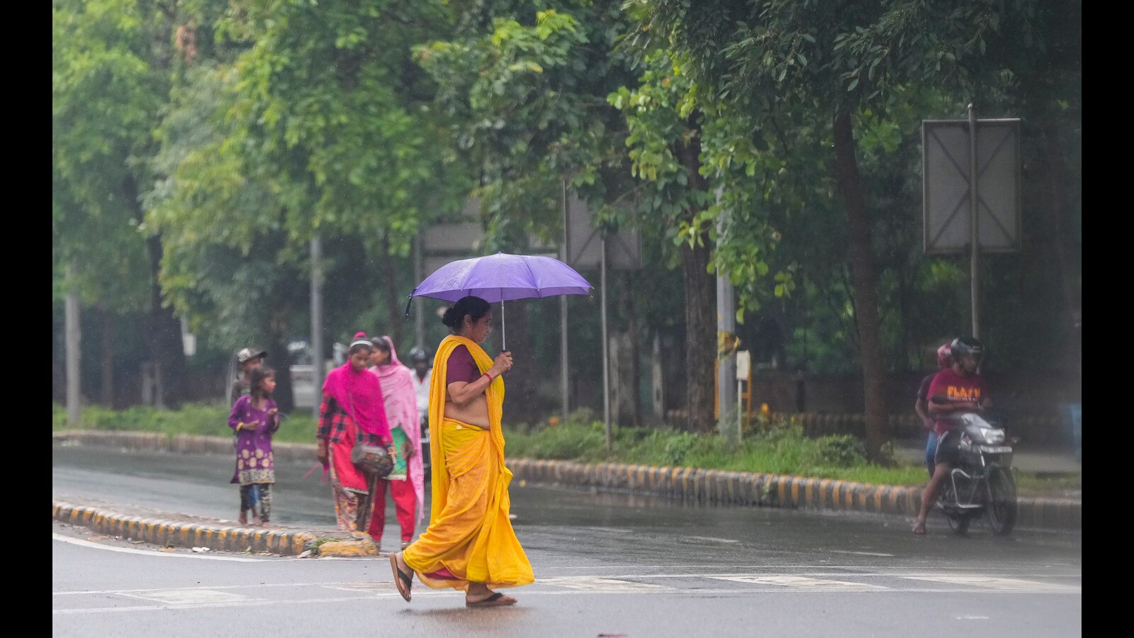 Amid scorching heat of the sun there will be rain in many states know the weather conditions across the country 1