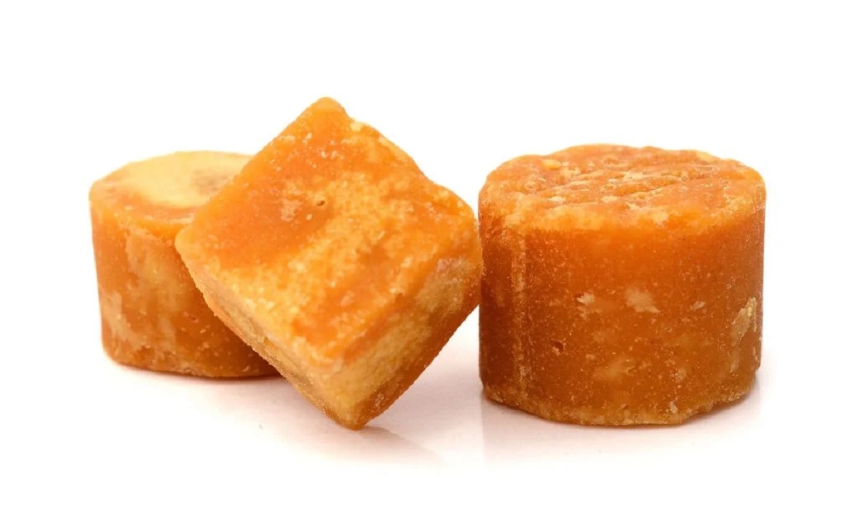 Health Tips Consume jaggery like this before going to bed at night it will have amazing health benefits 01