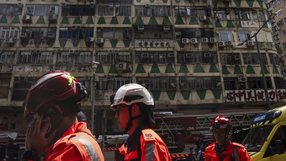 Major fire breaks out in Hong Kongs New Lucky House building five dead