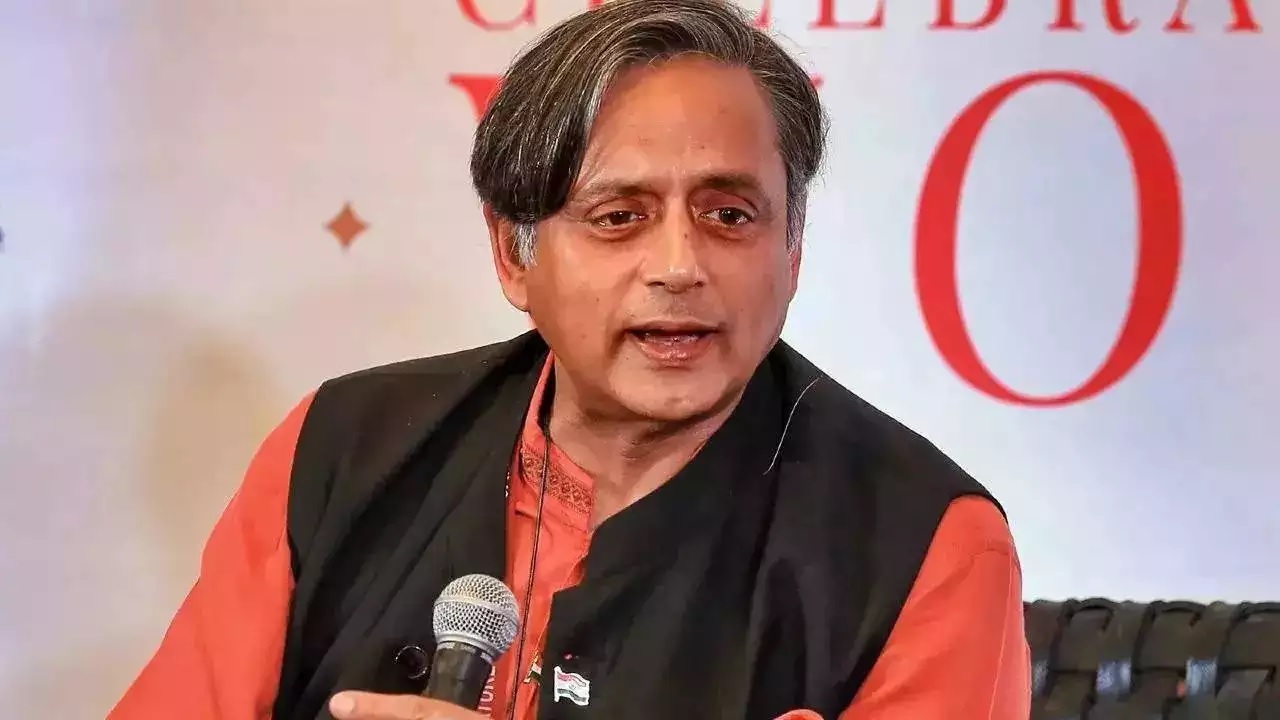 No triangular contest in Thiruvananthapuram know who Shashi Tharoor told about direct contest 01