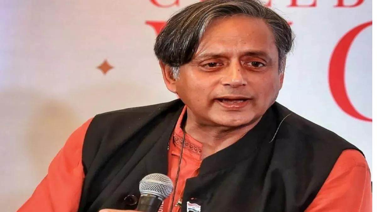 Shashi Tharoor attacks Left parties in Kerala 1