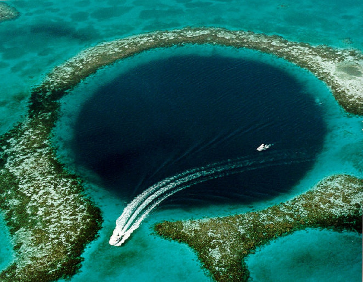 Blue Hole What is Blue Hole Know about the mysterious blue hole 01