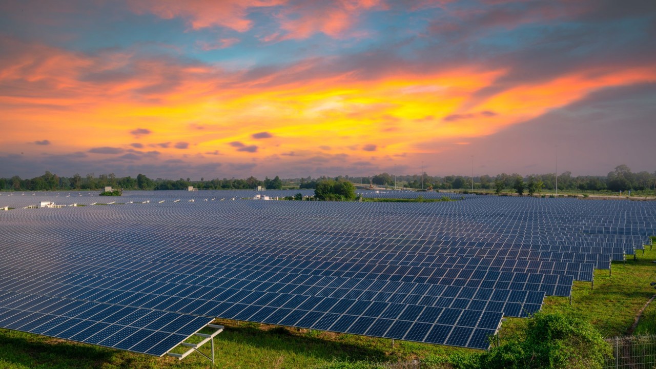 Electricity crisis in Pakistan people depend on solar panels even to charge mobile phones 1