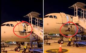 indonesia airport viral video staff fallen from flight stair away 31