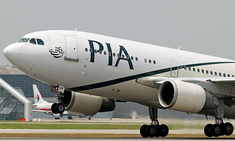 pakistan international airlines dubai to islamabad flight emergency burning smell created panic in passengers 2