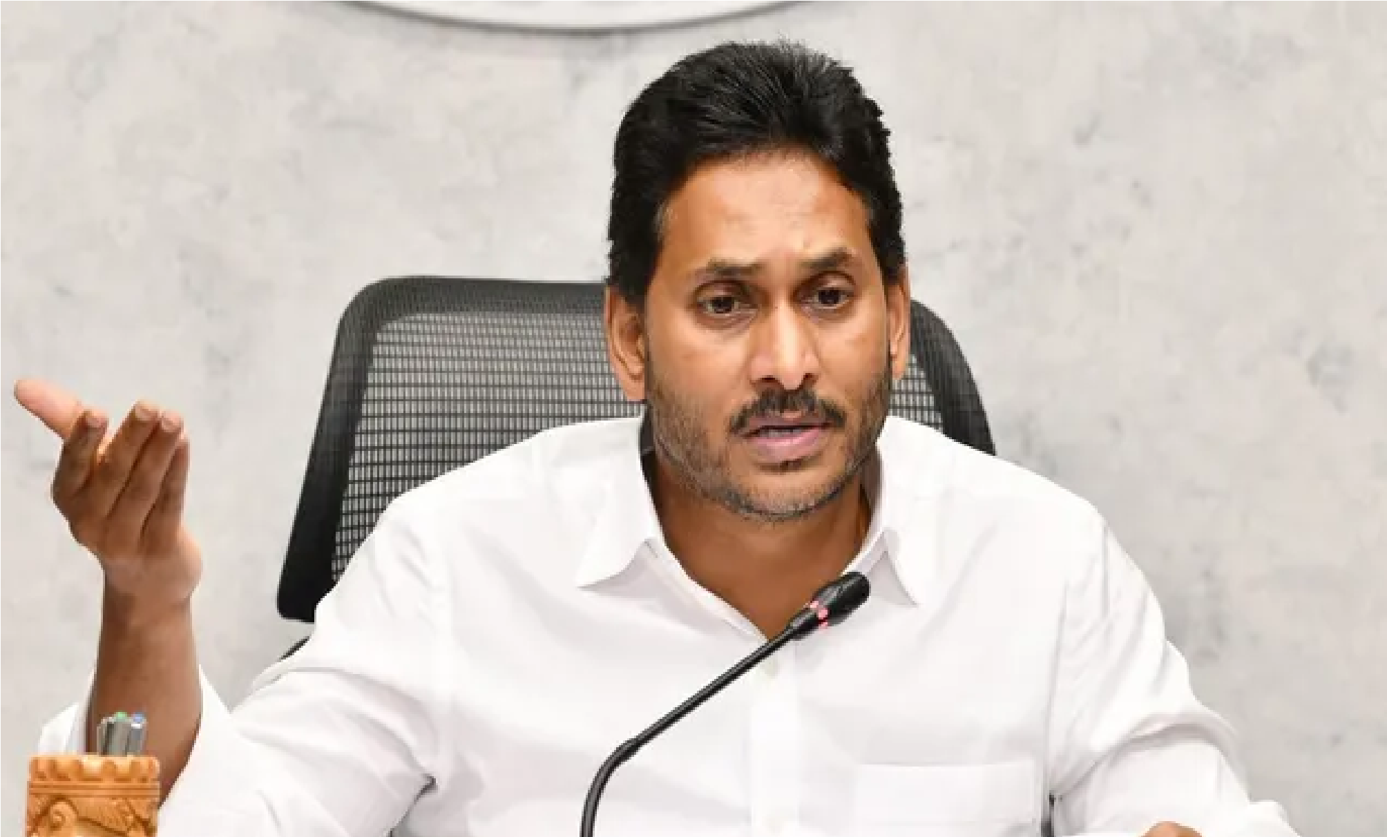 After the crushing defeat in the Lok Sabha Vidhana Sabha elections Jagan Mohan turned a red eye against EVMs said to focus on this thing. 1