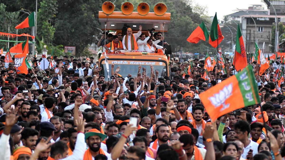 Loksabha Election Result 2024 Amit Shah leads by 1.17 lakh votes from Gandhinagar Rupala leads from Rajkot 03