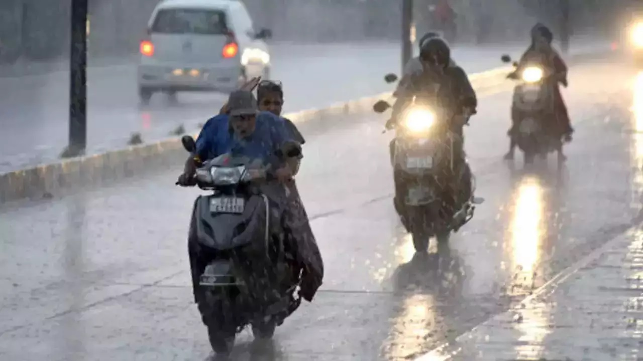 ahmedabad gujarat monsoon latest update rain in gujarat maharashtra rain news delhi weather update noida rain today monsoon1