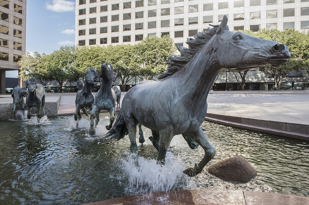 amazing sculpture of 9 bronze horses the mustangs of las colinas know interesting facts1