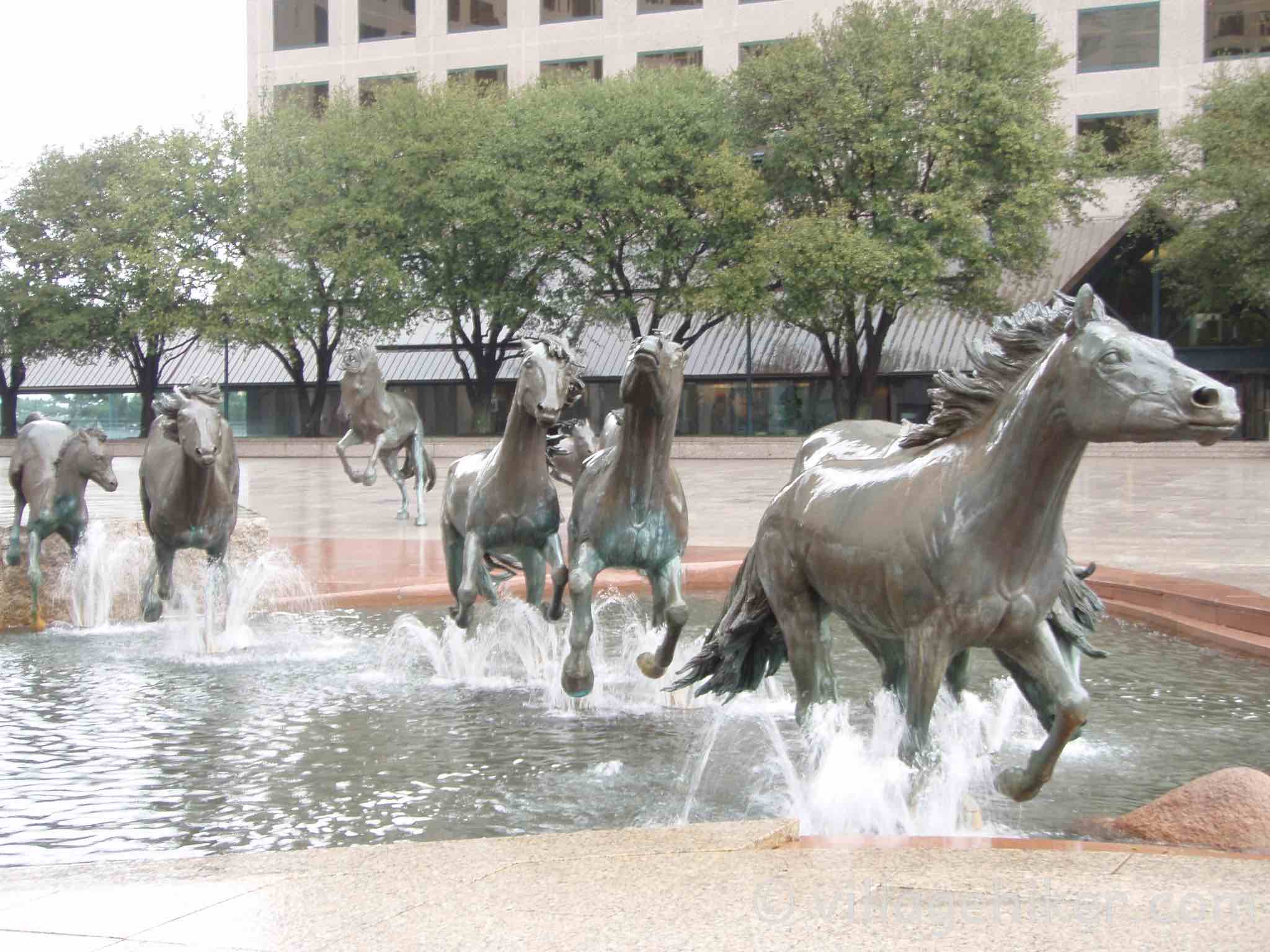 amazing sculpture of 9 bronze horses the mustangs of las colinas know interesting facts2