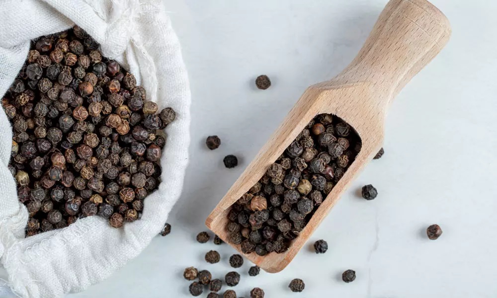 by consuming black pepper these diseases including arthritis will be controlled know the way to consume it2