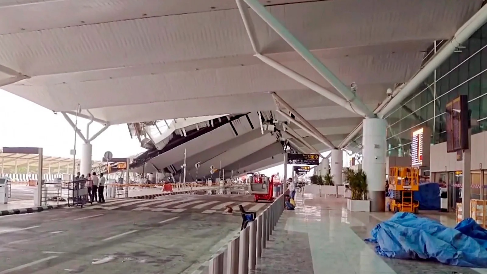 delhi airport roof collapse modi government will be giving rs 20 lakhs ex gratia to the family of the victim1