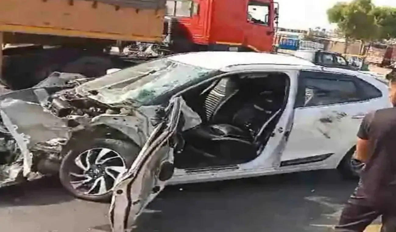 four people died in a road accident on palanpur ahmedabad highwa1