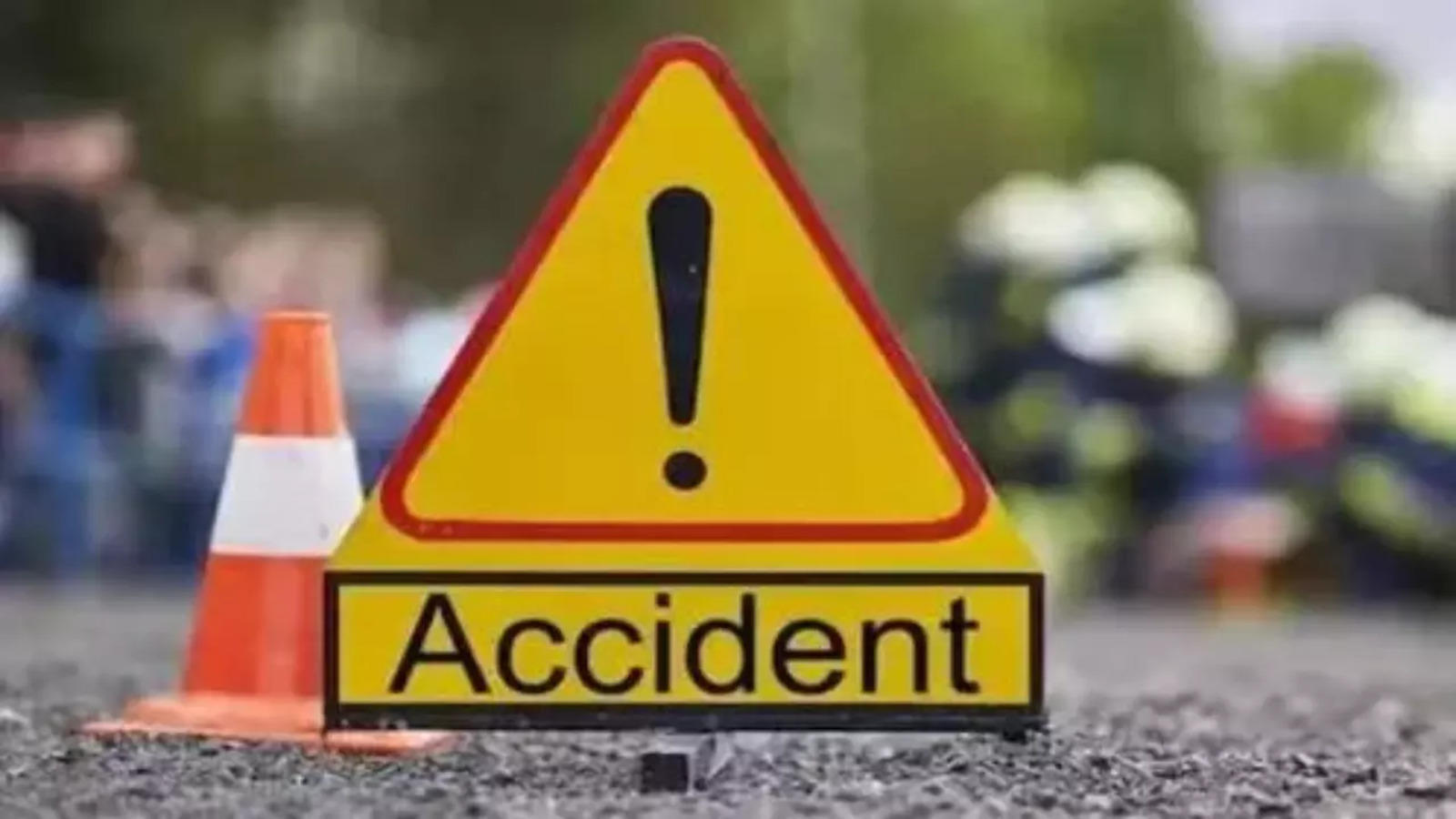 four people died in a road accident on palanpur ahmedabad highwa2