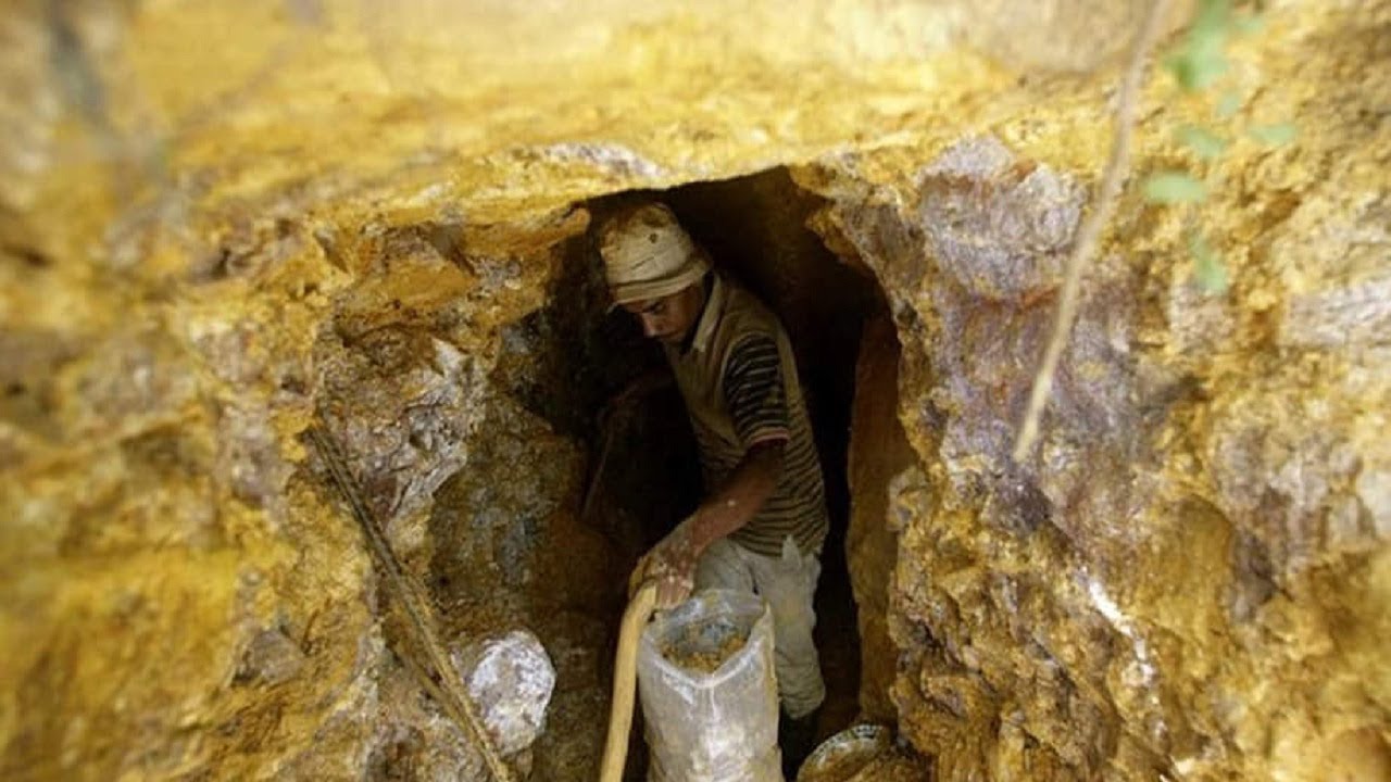 man found gold pieces in mine man found treasure in gold mine shockin