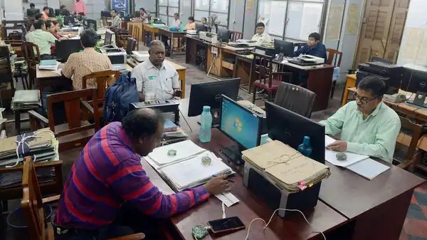 modi govt warning to late coming central employees in office not registering presence in biometric2