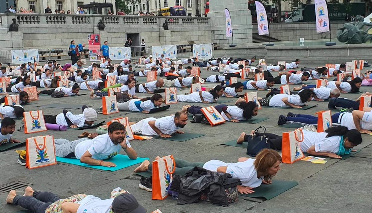 over 700 attend indian high commission yoga event in trafalgar square of london2