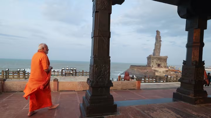 pm narendra modi meditation over after three days vivekananda rock memorial 01