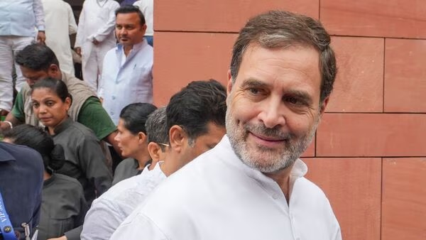 rahul gandhi seen without his white tshirt in kurta payjama after leader of opposition 1