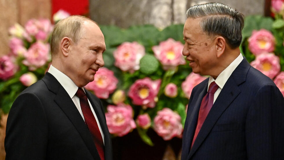 russia and vietnam vow to strengthen ties during putins visit to hanoi1