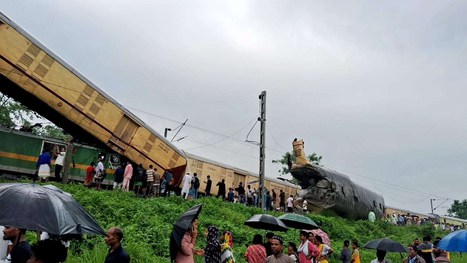 tripura govt sending team to train accident site in west bengal2