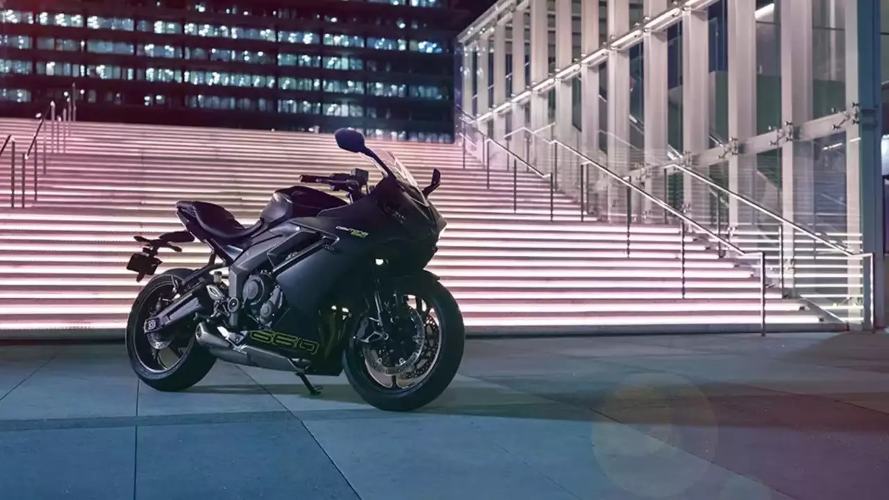 triumph daytona 660 starts arriving at dealerships to launch soon in india1