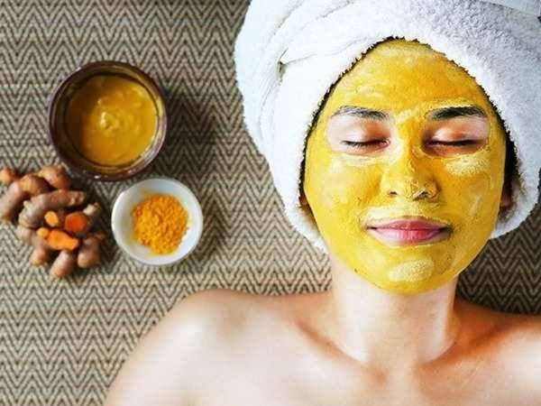 A pinch of turmeric brightens the face use like this 1