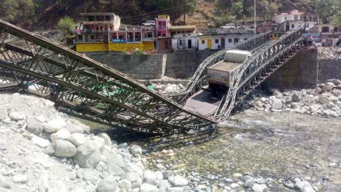 Bridge collapsed due to heavy rain in Pithoragarh 01