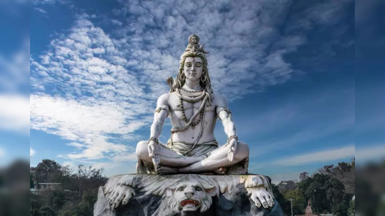 Do not offer these things to Lord Shiva even by mistake in the month of Shravan 1