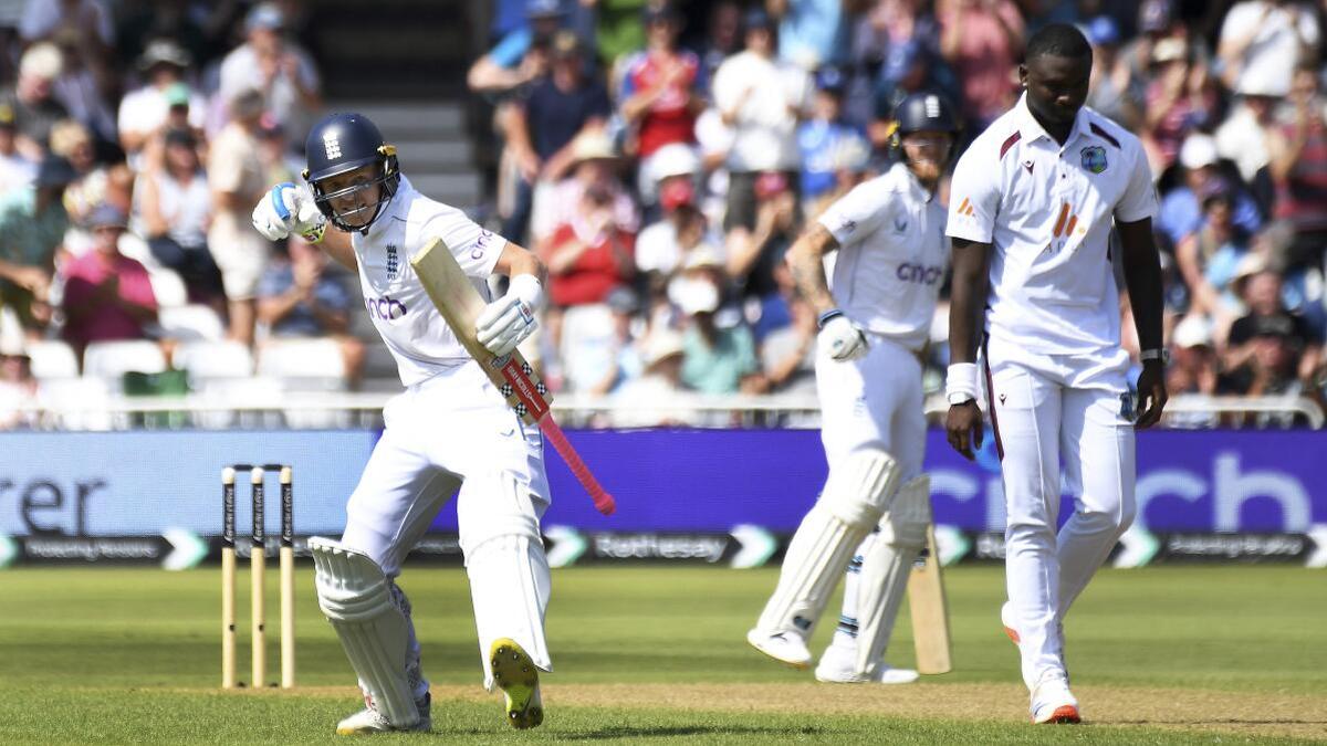 Englands first innings collapsed on the first day of the Nottingham Test 1