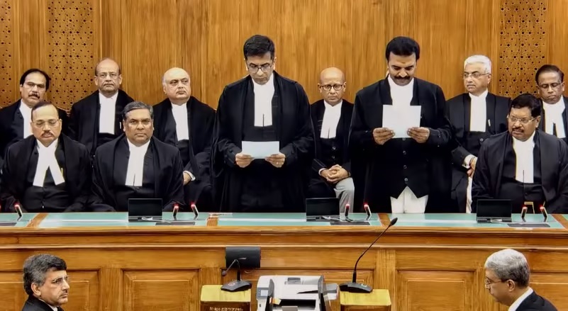 Supreme Court got 2 new judges today Chief Justice Chandrachud took oath 01