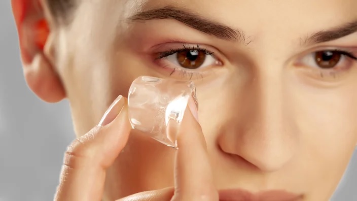 benefits and right way to use and applying ice on the skin 2