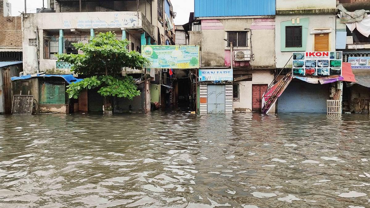 navsari heavy rain in south gujarat thousands of people rescued purna river flowing above danger mark 2