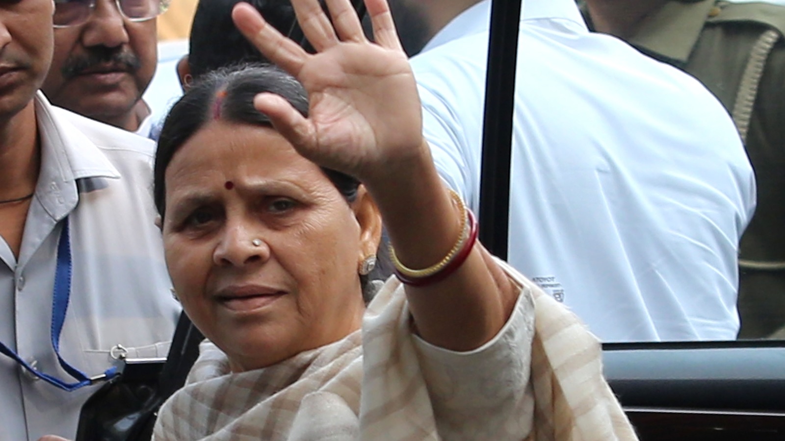 rabri devi hits back on lallan singhs statement says how educated his mother and wife 2