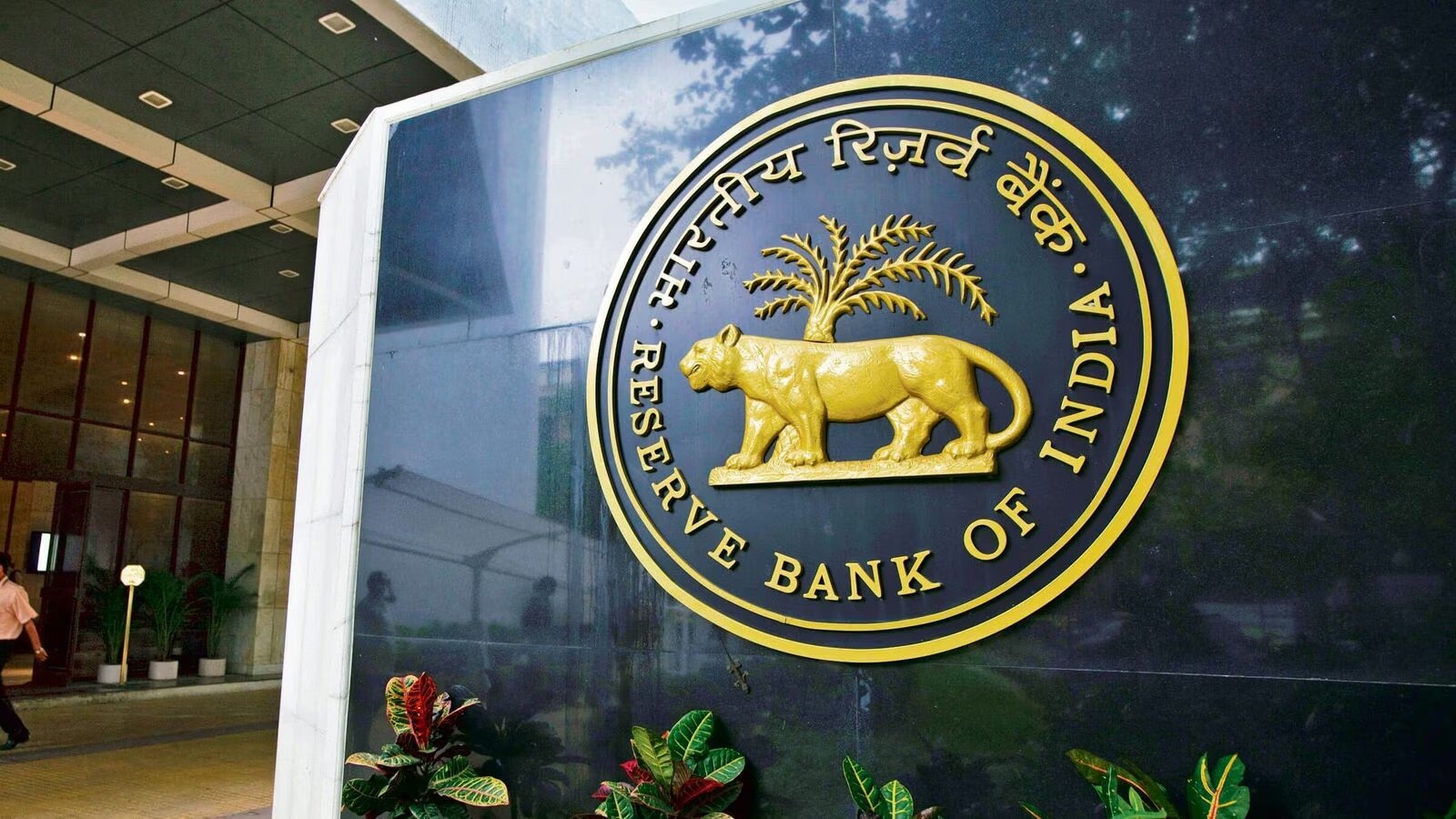 rbi action rbi cancels licence of varanasi based banaras merchantile co operative bank 1